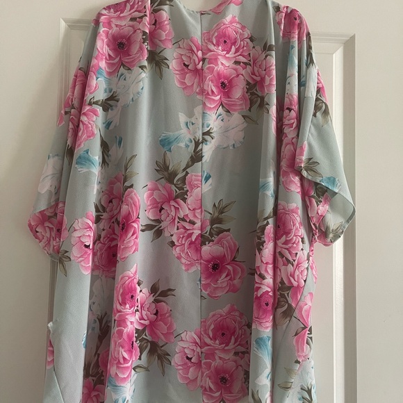 Floral Kimono. - Picture 3 of 3
